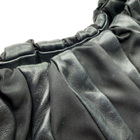 Prada Schultertasche Hobo aus Nappaleder schwarz – Ecken im Detail
