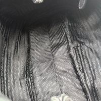 Prada Schultertasche Hobo aus Nappaleder schwarz – Innenansicht