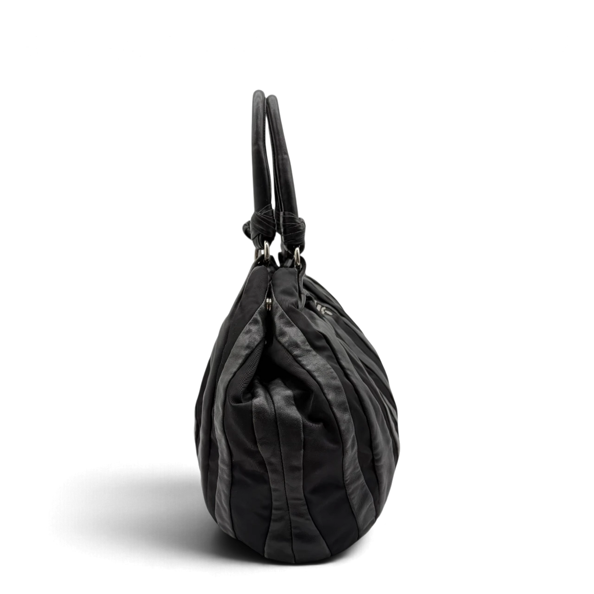 Prada Schultertasche Hobo aus Nappaleder schwarz – Seitenansicht