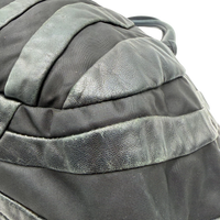 Prada Schultertasche Hobo aus Nappaleder schwarz – Ecken im Detail