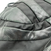 Prada Schultertasche Hobo aus Nappaleder schwarz – Ecken im Detail