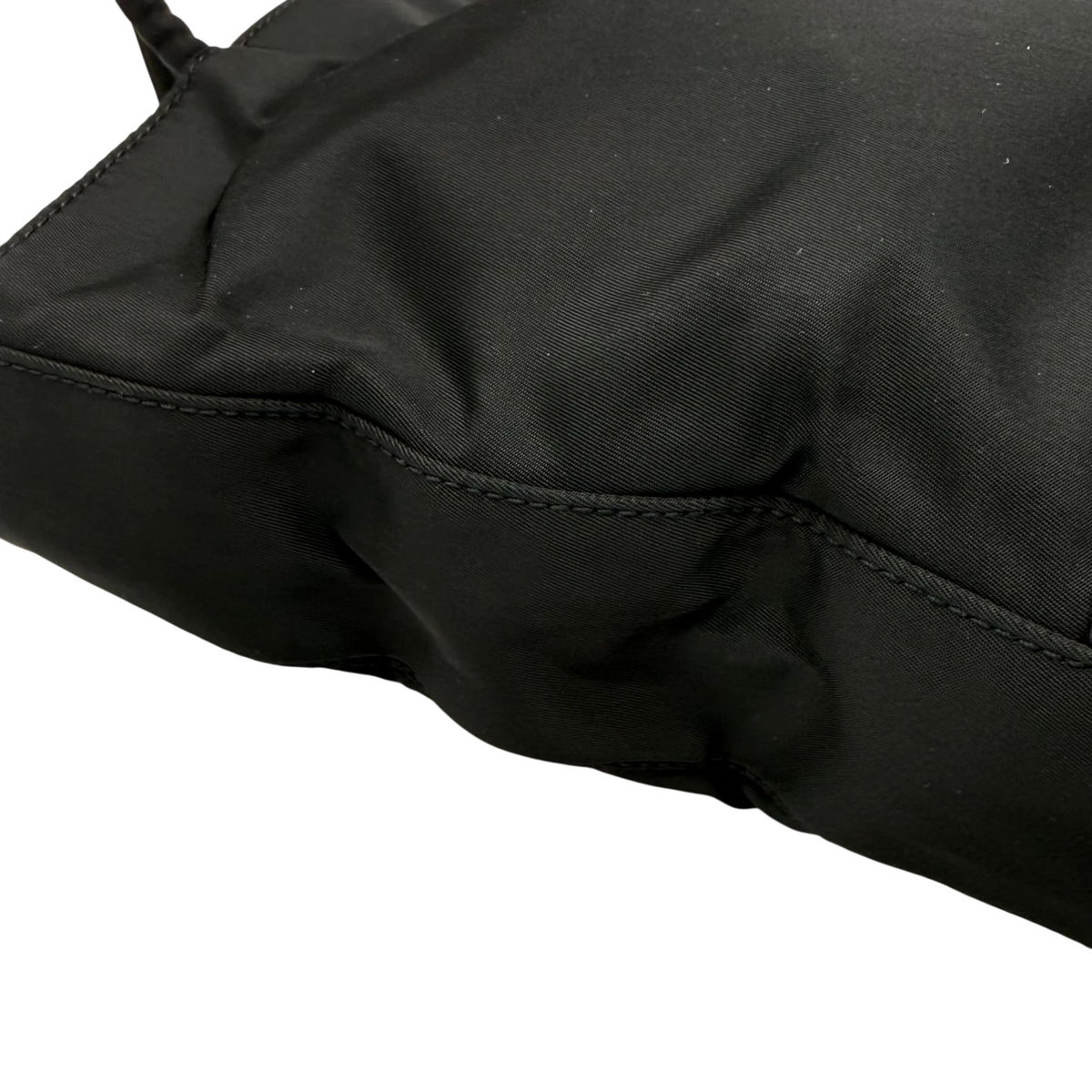 Prada Schultertasche Tote Bag aus Nylon schwarz – Ecken im Detail