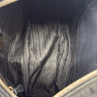 Prada Schultertasche aus Nylon schwarz – Innenansicht