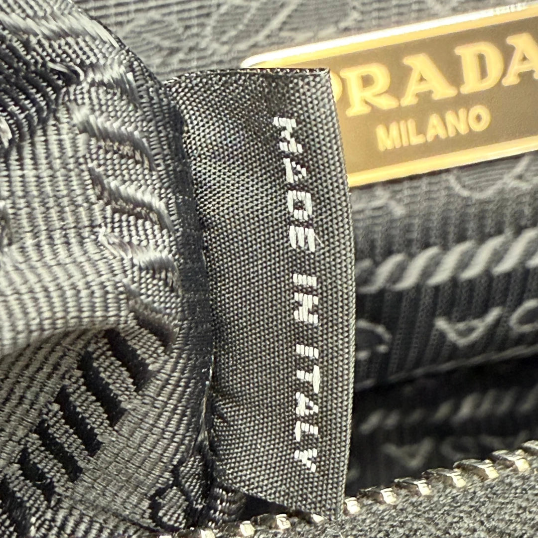 Prada Schultertasche Re-Nylon 2005