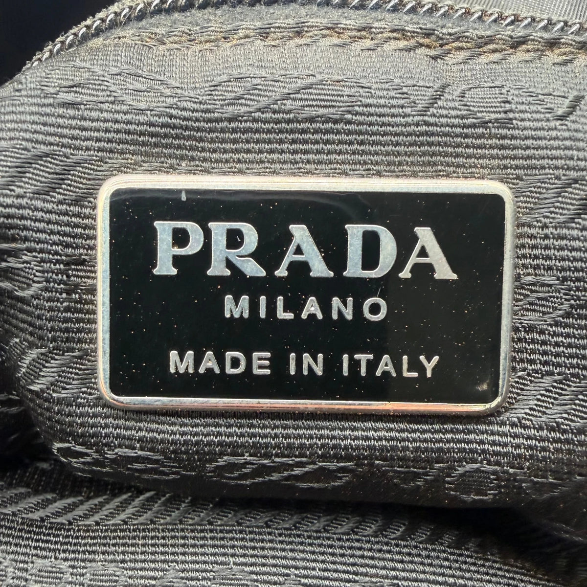 Prada Shopper aus Nylon schwarz – Innenetikett im Detail