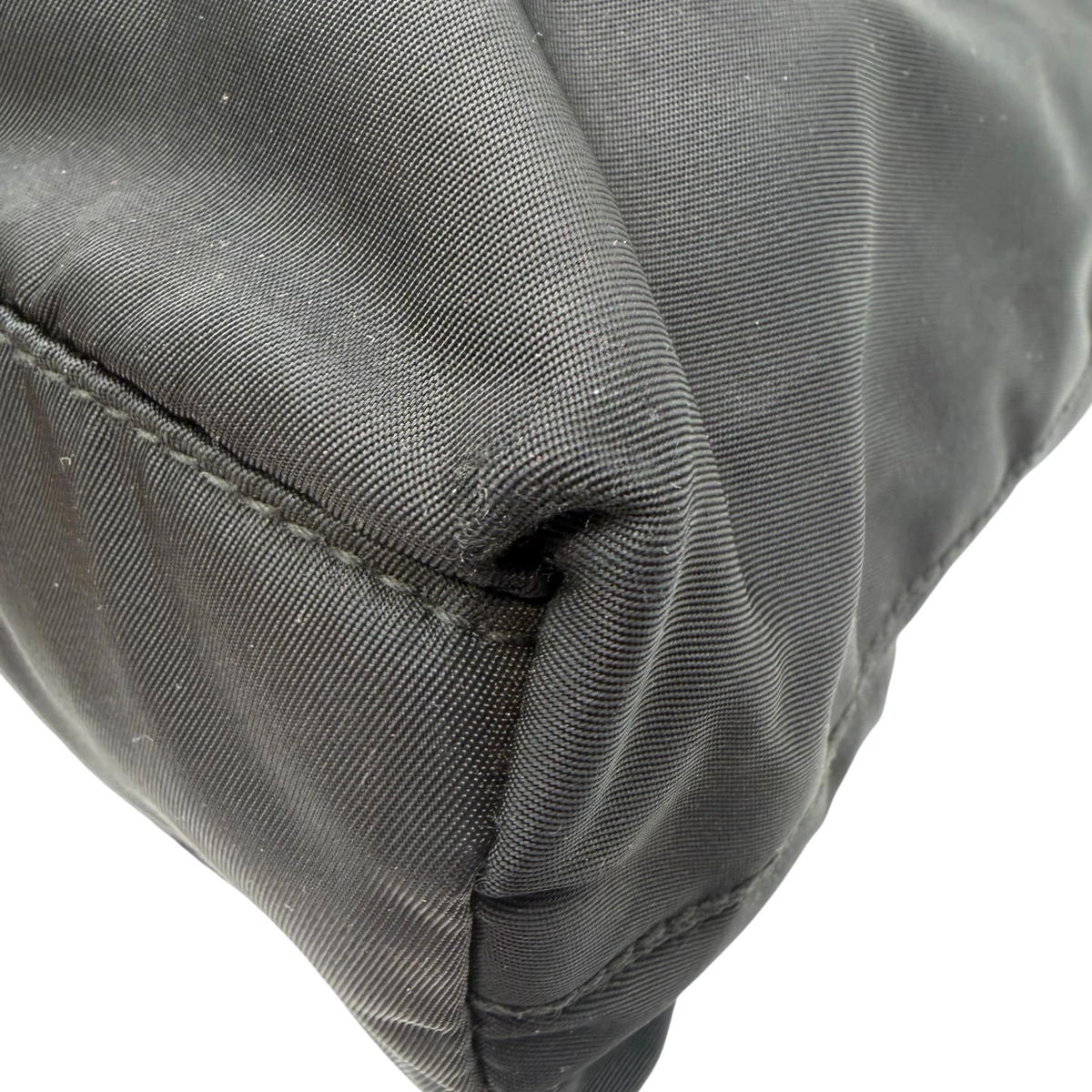 Prada Shopper aus Nylon schwarz – Ecken im Detail