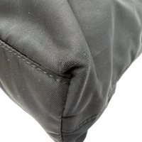 Prada Shopper aus Nylon schwarz – Ecken im Detail