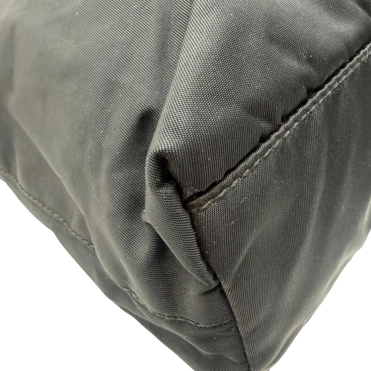 Prada Shopper aus Nylon schwarz – Ecken im Detail