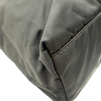 Prada Shopper aus Nylon schwarz – Ecken im Detail