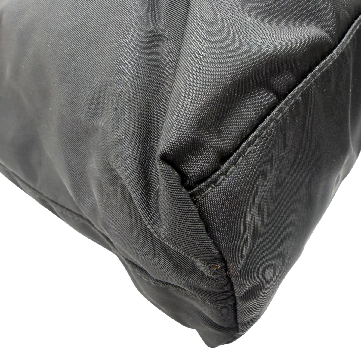 Prada Shopper aus Nylon schwarz – Ecken im Detail
