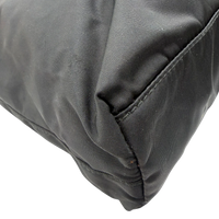Prada Shopper aus Nylon schwarz – Ecken im Detail