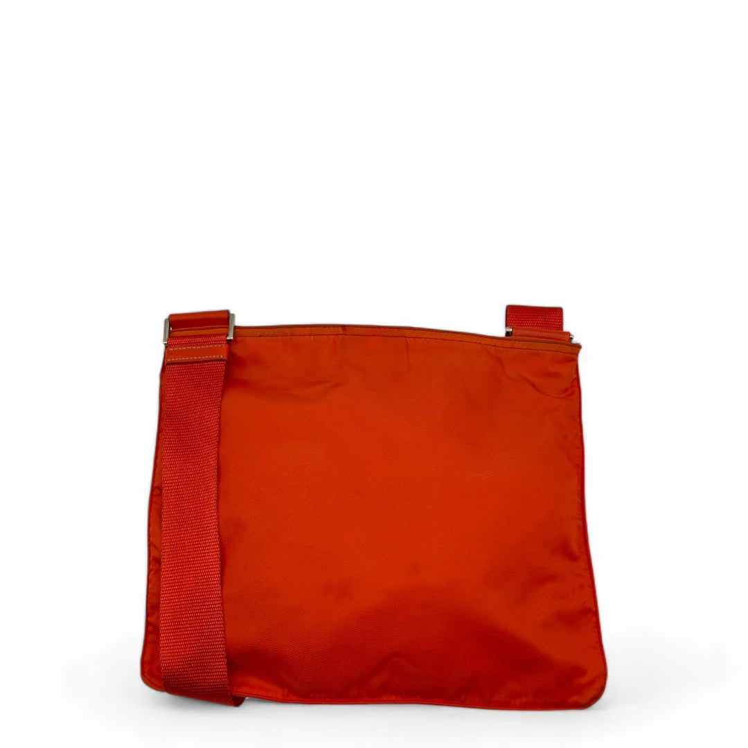 Prada Umhängetasche mit silbernen Zipper aus Nylon orange