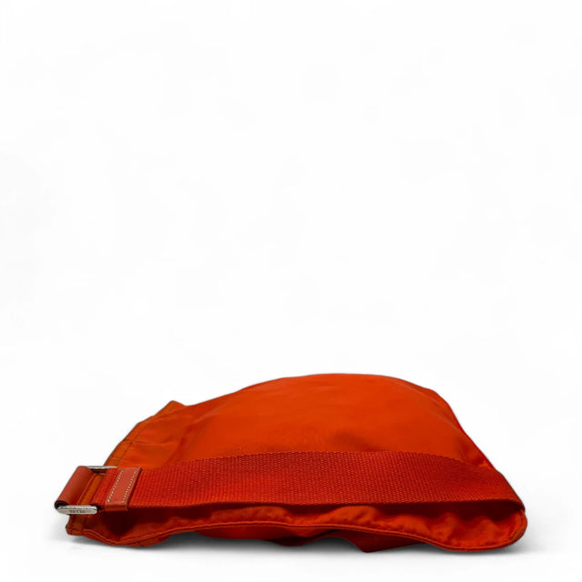 Prada Umhängetasche mit silbernen Zipper aus Nylon orange