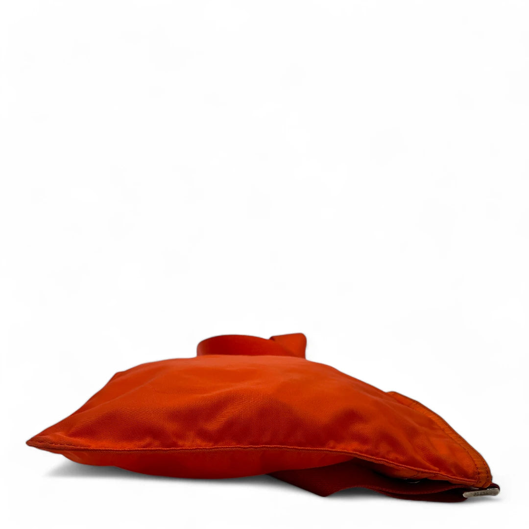 Prada Umhängetasche mit silbernen Zipper aus Nylon orange