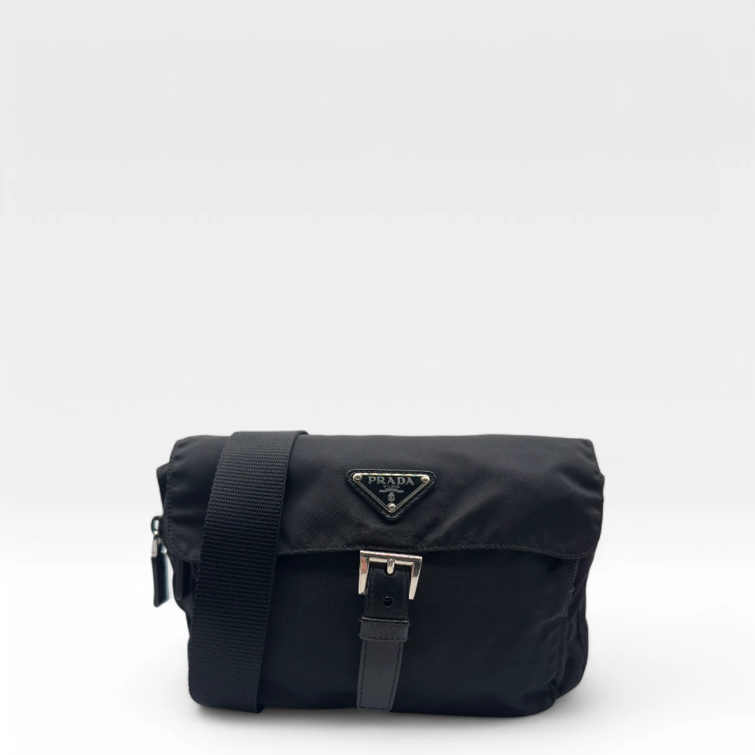 Prada shoulder bag with magnetic closure black