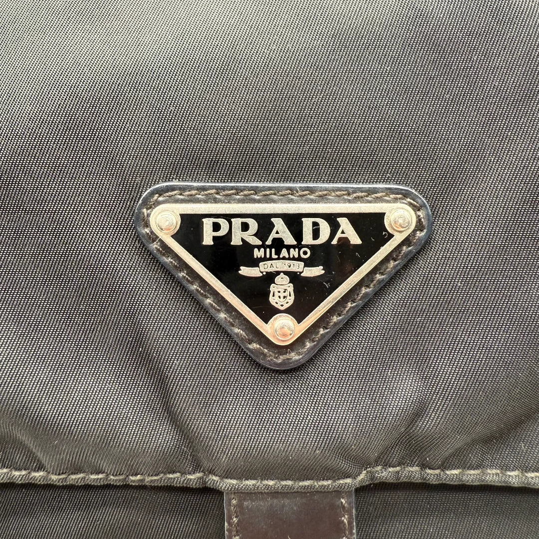 Prada Umhängetasche mittiger Schnalle schwarz