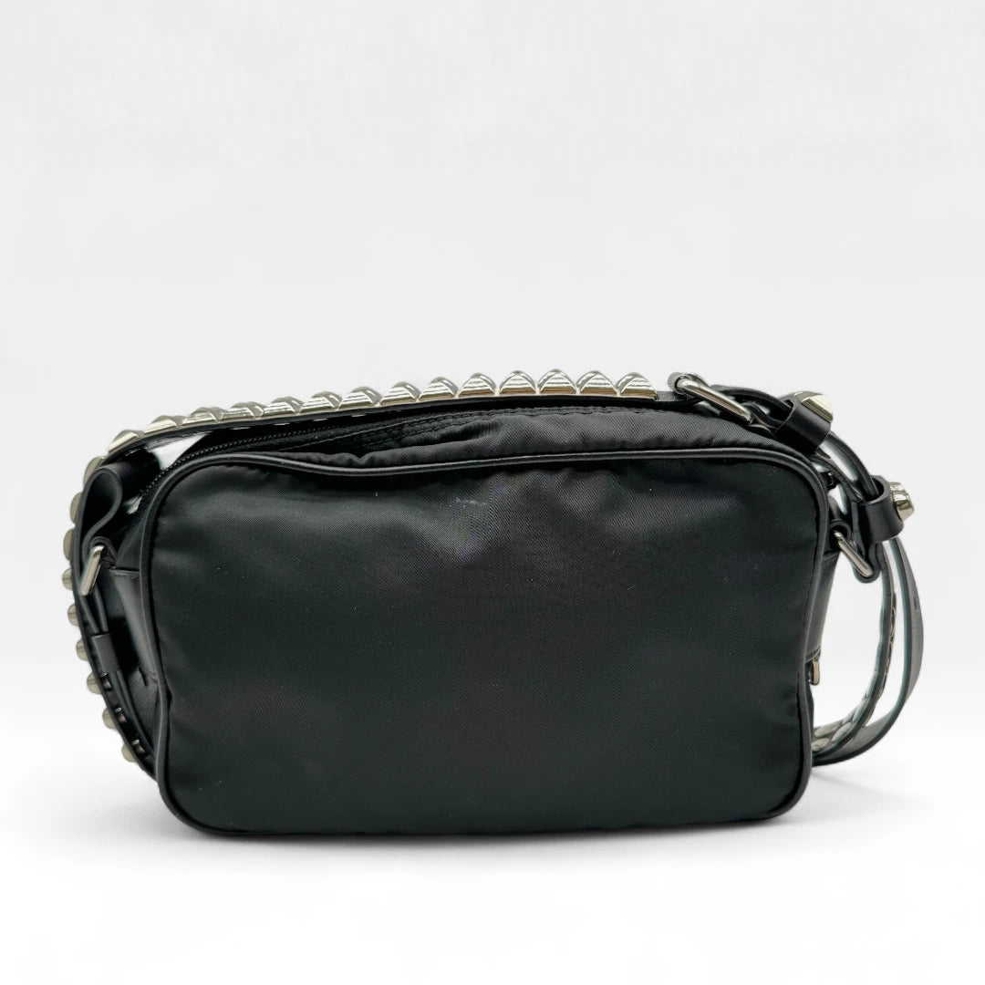 Umhängetasche AW18 mit Nieten aus Nylon schwarz