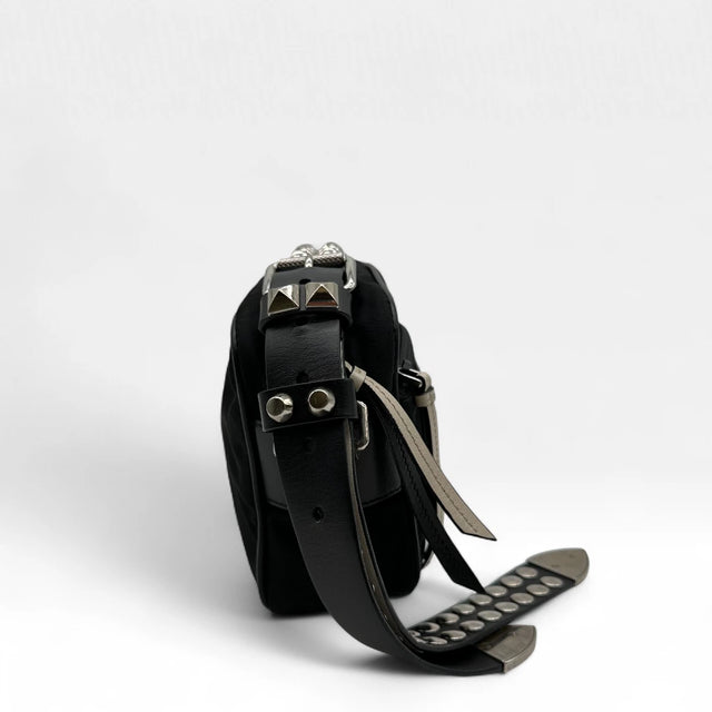 Umhängetasche AW18 mit Nieten aus Nylon schwarz
