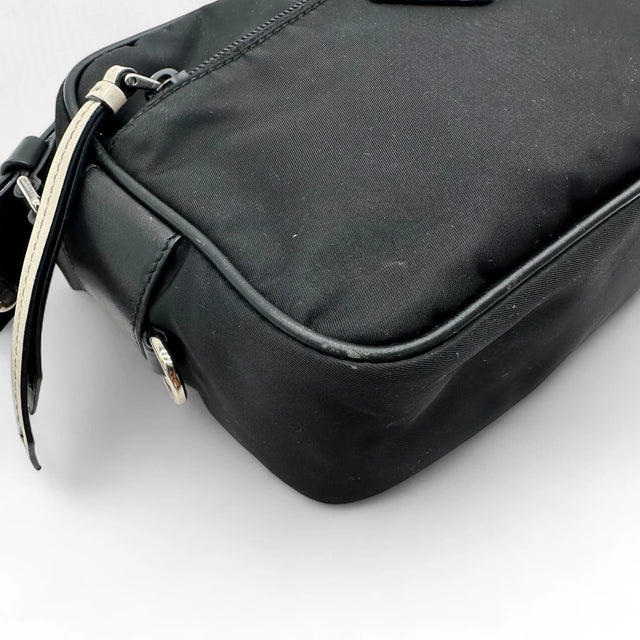 Umhängetasche AW18 mit Nieten aus Nylon schwarz