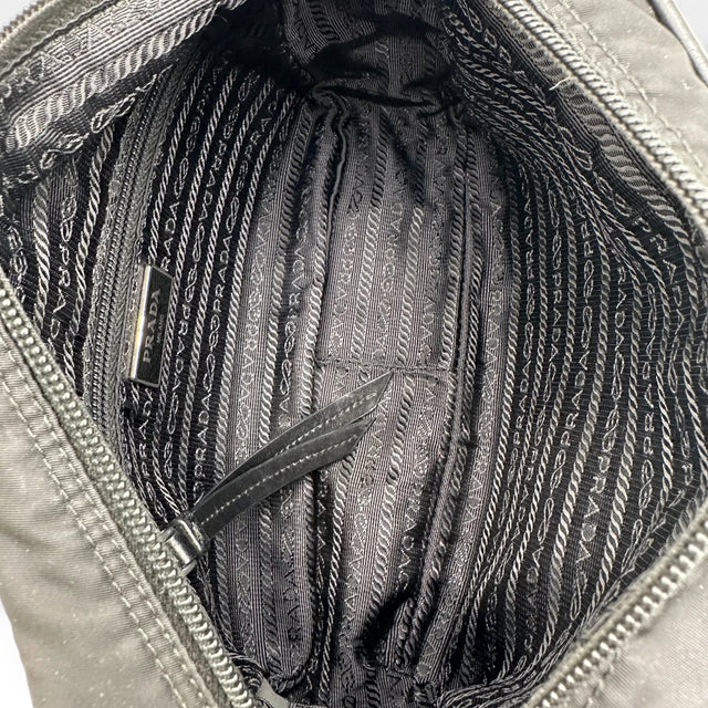 Umhängetasche AW18 mit Nieten aus Nylon schwarz