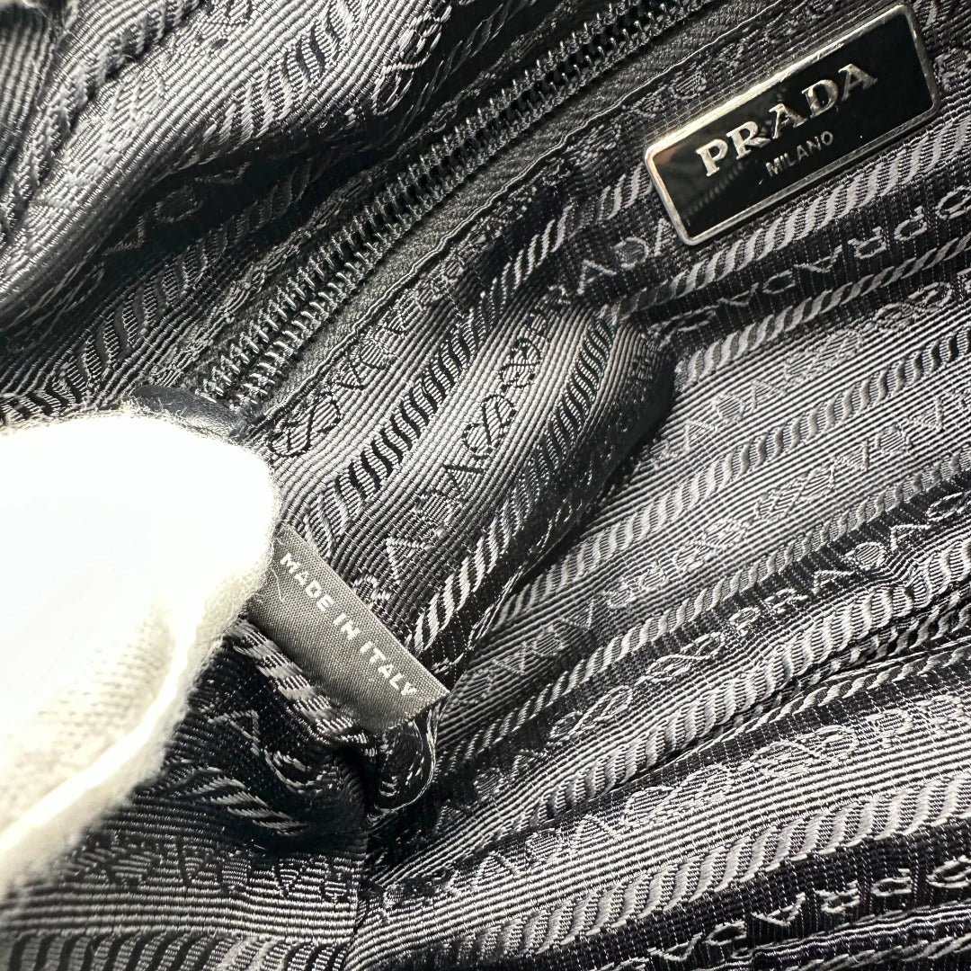 Umhängetasche AW18 mit Nieten aus Nylon schwarz