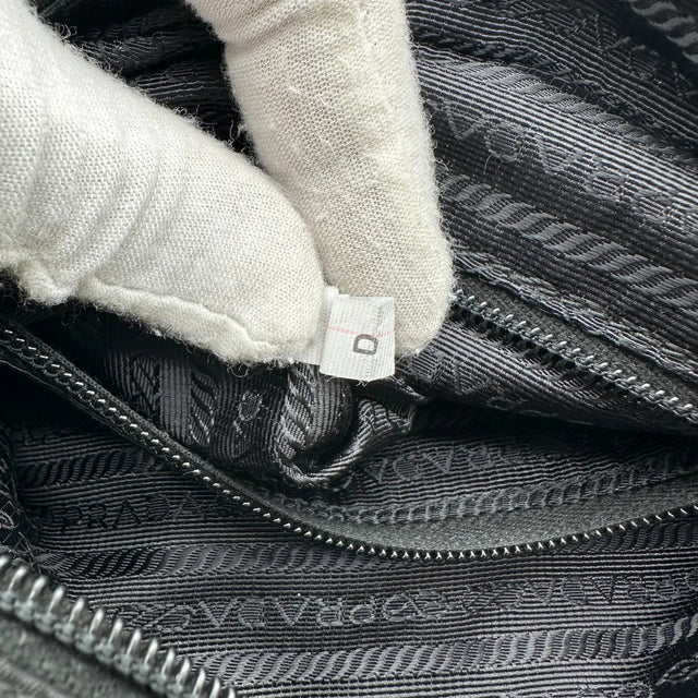Umhängetasche AW18 mit Nieten aus Nylon schwarz