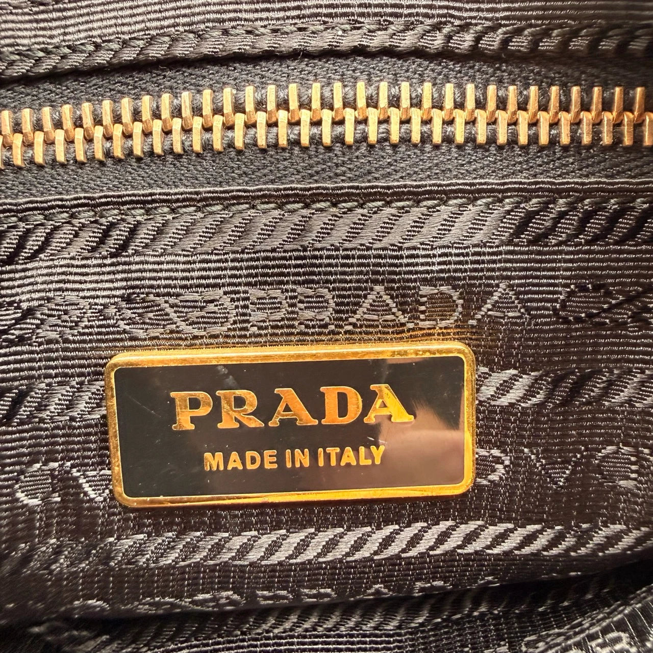 Prada Umhängetasche Tessuto aus Nylon schwarz