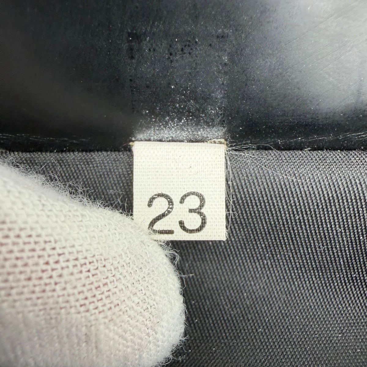 Prada Umhängetasche basic aus Nylon schwarz – Innenetikett im Detail