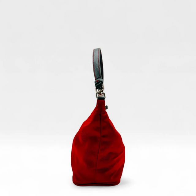 Prada Handtasche aus Nylon rot