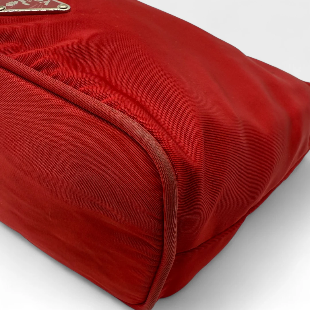 Prada Handtasche aus Nylon rot