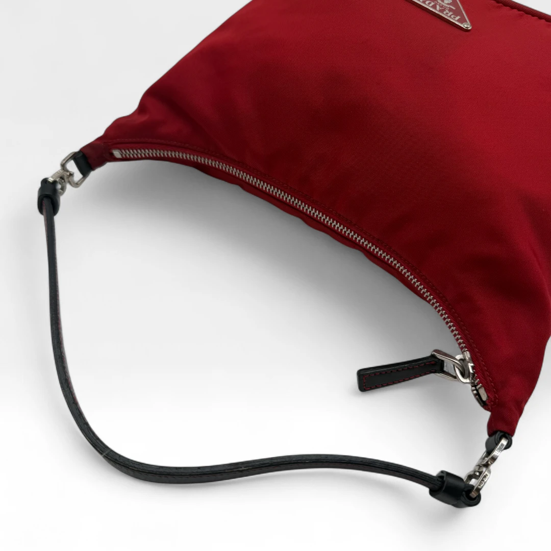 Prada Handtasche aus Nylon rot