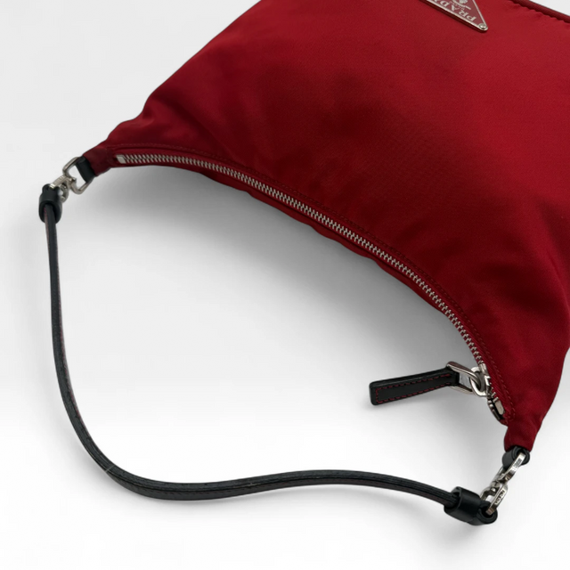 Prada Handtasche aus Nylon rot