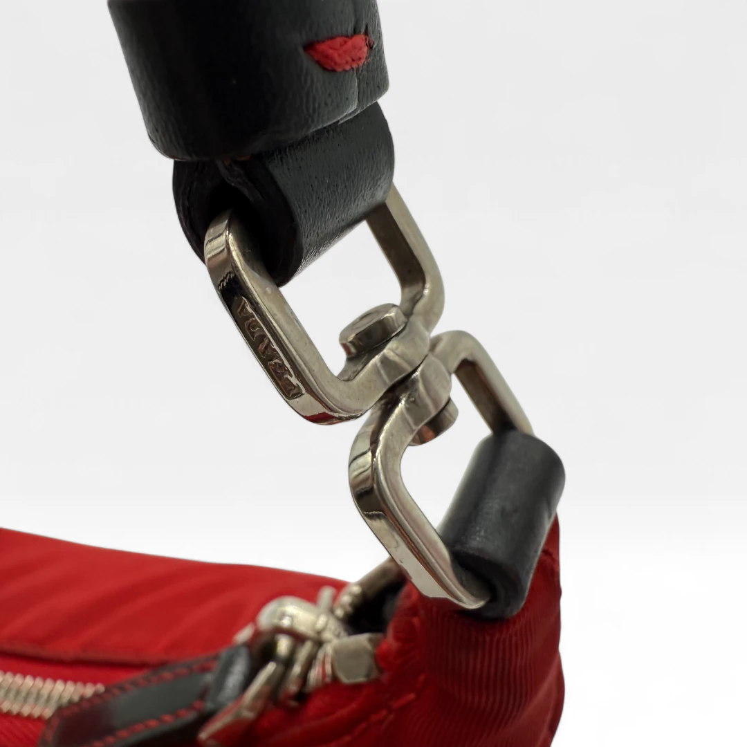 Prada Handtasche aus Nylon rot