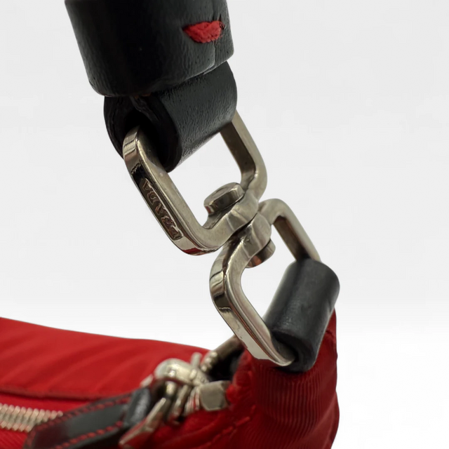 Prada Handtasche aus Nylon rot