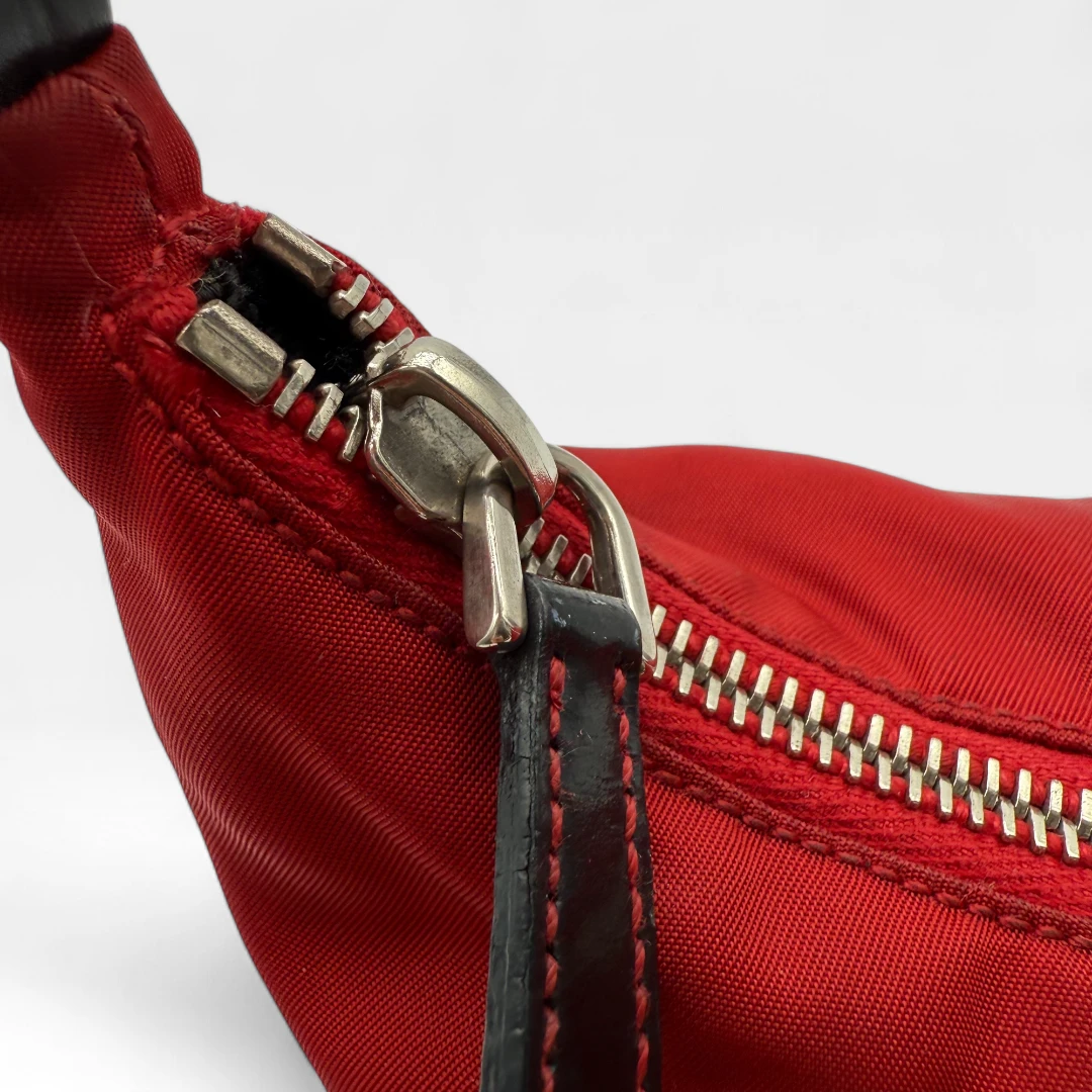 Prada Handtasche aus Nylon rot