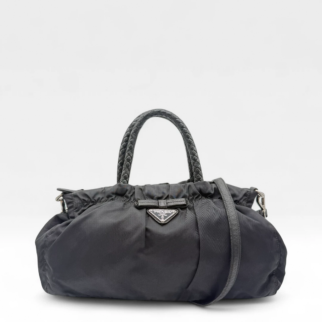 Prada Handtasche mit Umhängegurt aus Nylon schwarz