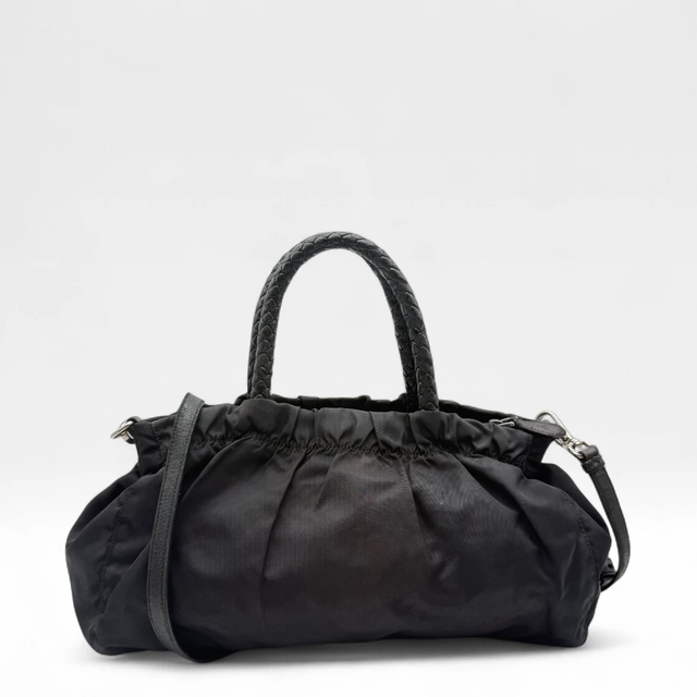 Prada Handtasche mit Umhängegurt aus Nylon schwarz