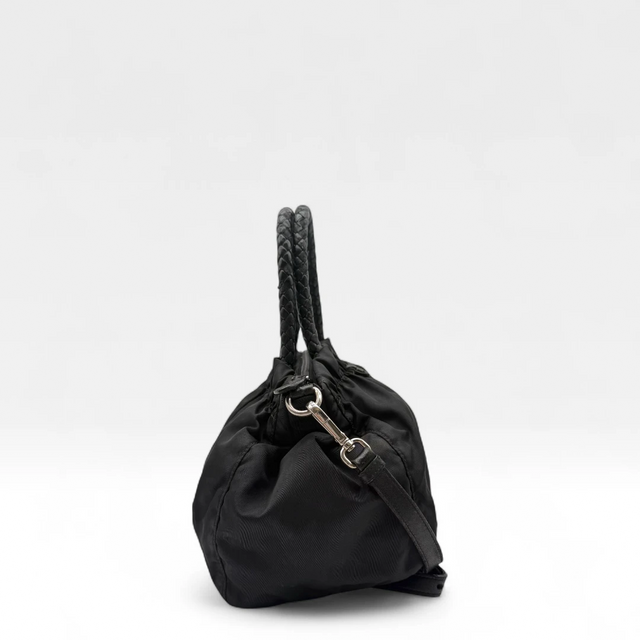 Prada Handtasche mit Umhängegurt aus Nylon schwarz