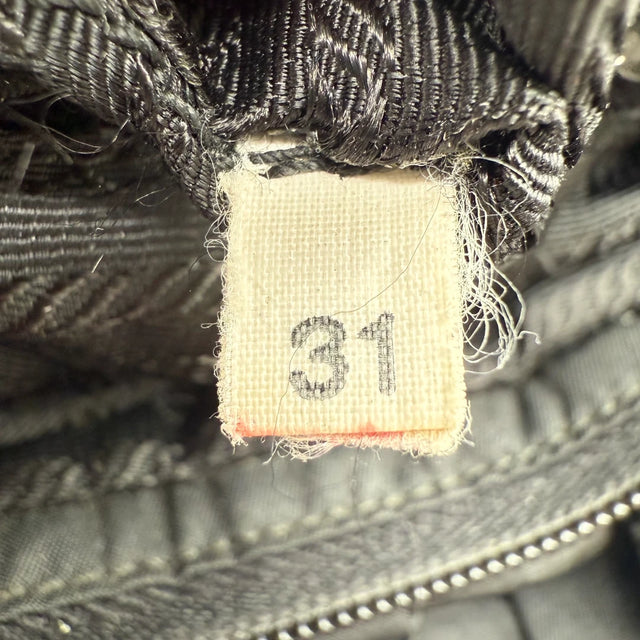 Prada Handtasche mit Umhängegurt aus Nylon schwarz