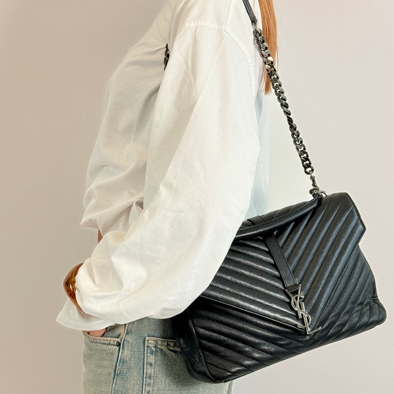 Saint Laurent Umhängetasche College Messenger large aus schwarzem Lammleder