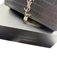 Saint Laurent Umhängetasche Kate medium im Krokodilprint aus Leder schwarz – mit Originalbox