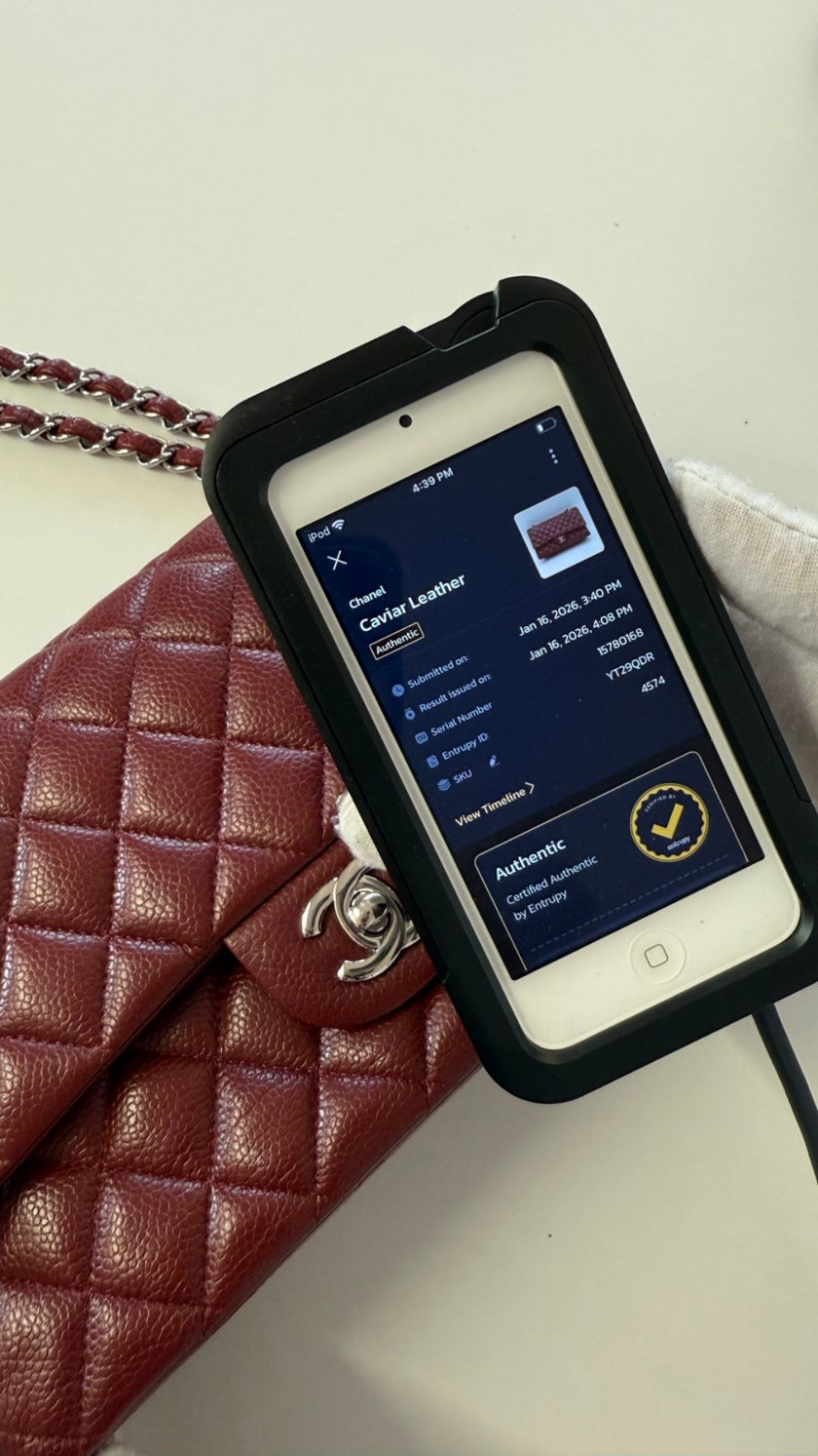 Schritt 4 der Entrupy Prüfung: Ergebnis Authentic und digitales Echtheitszertifikat