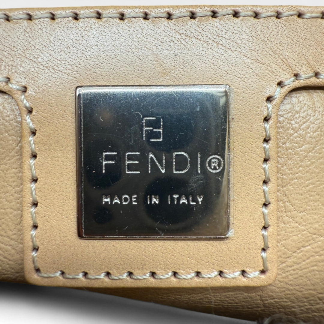 Fendi Handtasche Mamma Baguette aus Kaschmir monogram beige