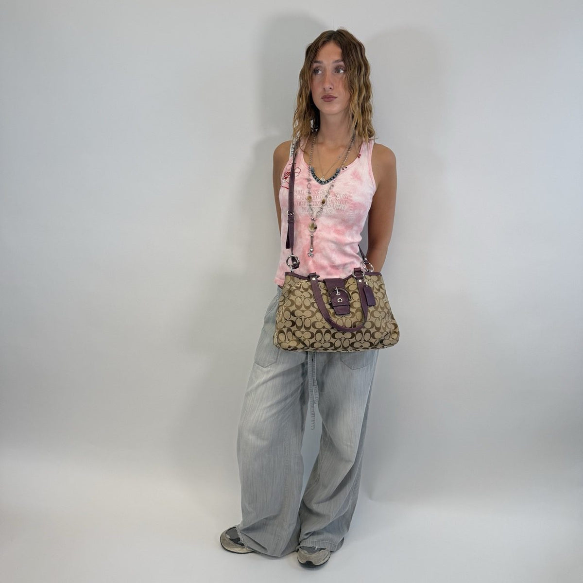 Coach Shopper Signature beige – getragen am Model