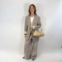 Gucci Schultertasche D-Ring monogram beige – getragen am Model