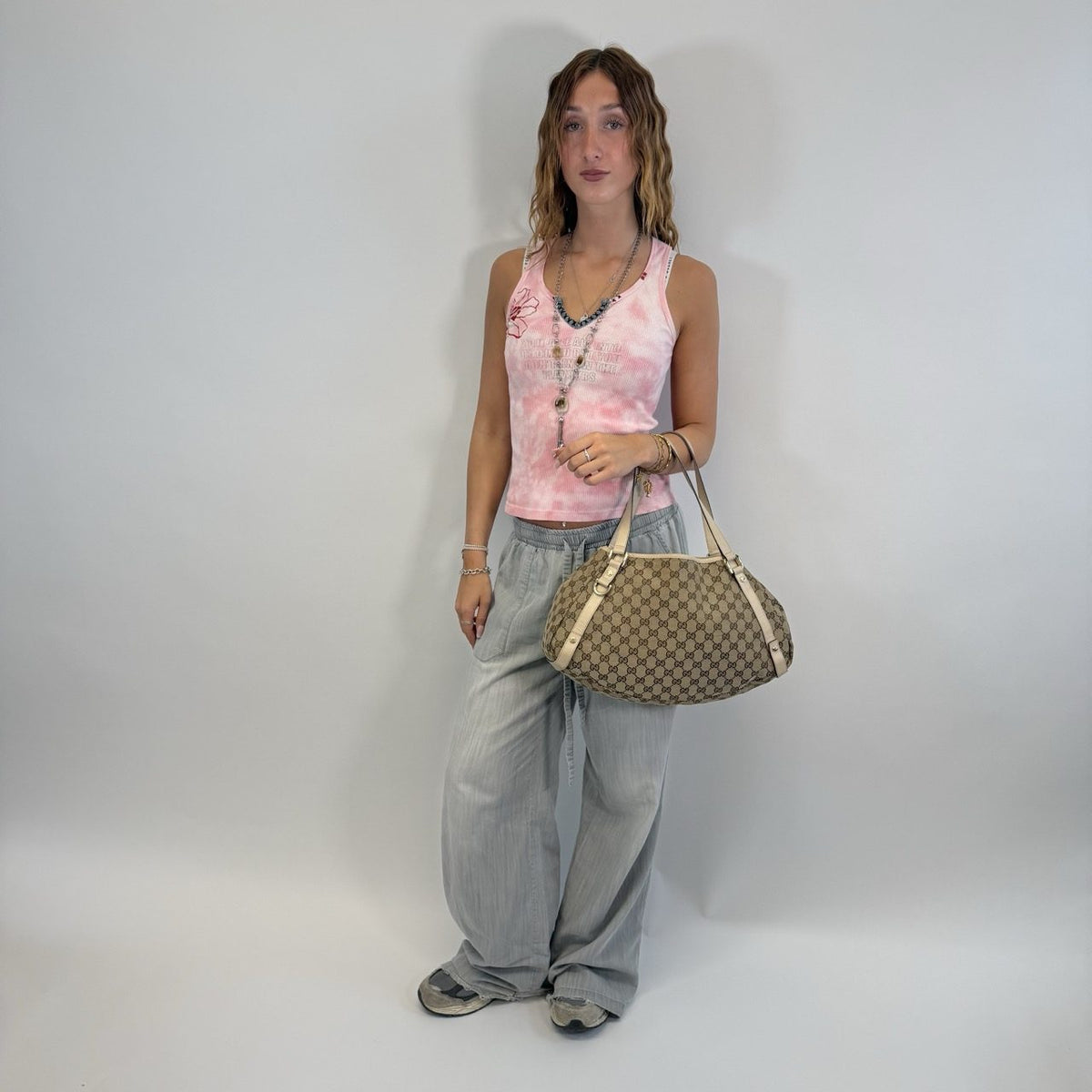 Gucci Shopper Abbey monogram beige – getragen am Model