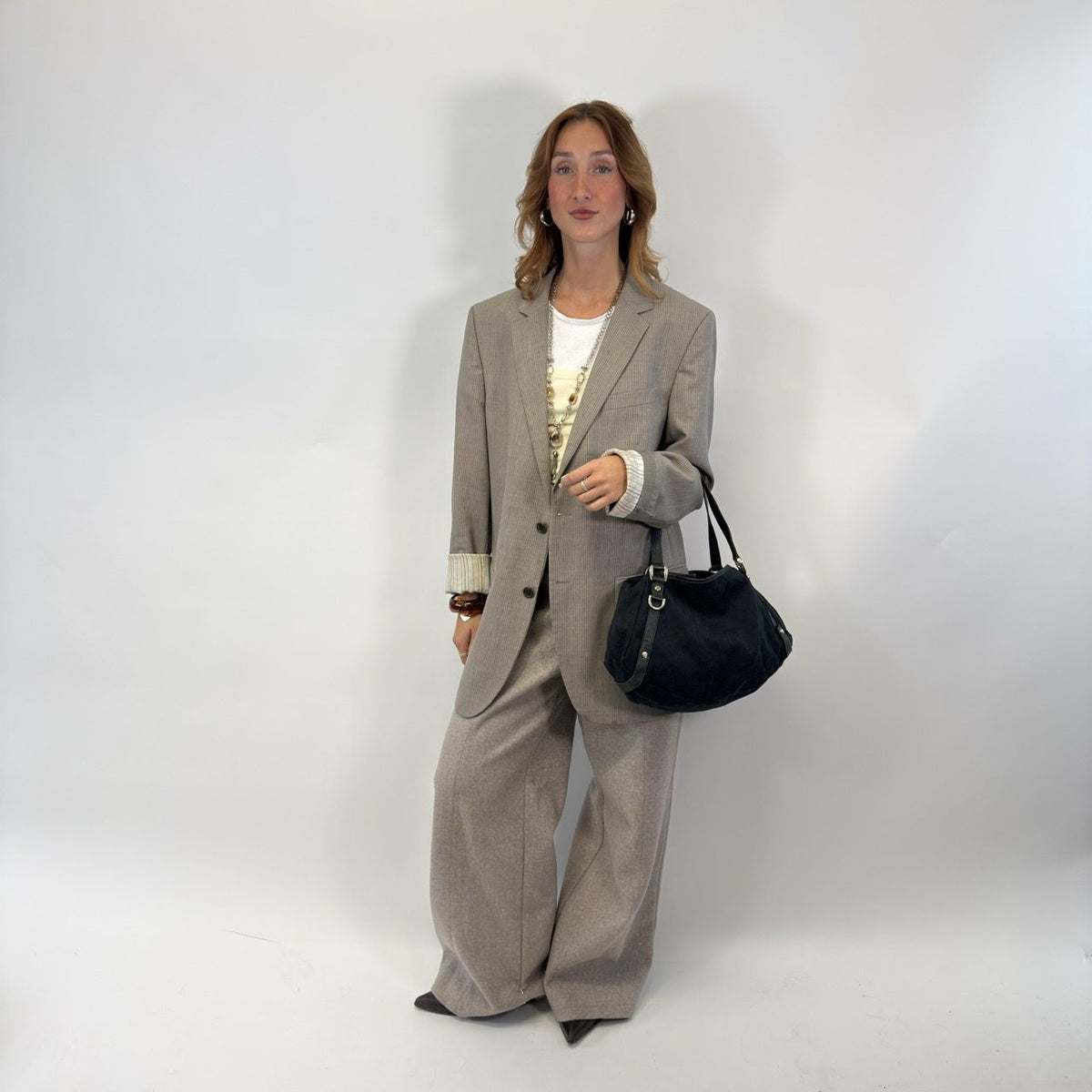 Gucci Shopper Abbey monogram dunkelblau – getragen am Model