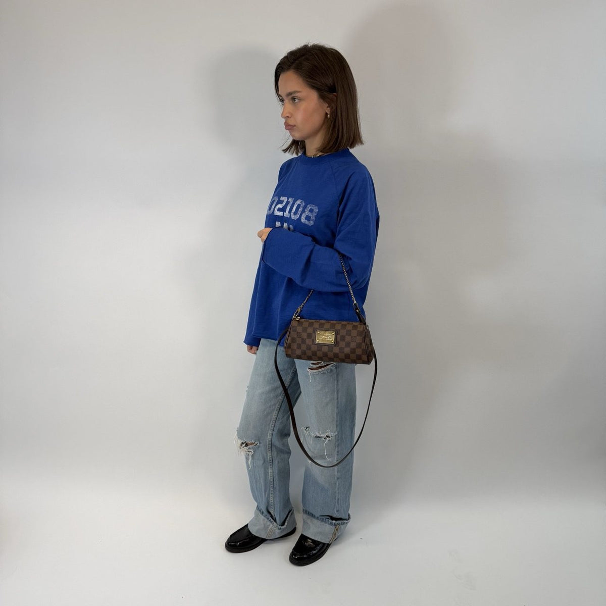 Louis Vuitton Schultertasche Eva Damier Ebene braun – getragen am Model