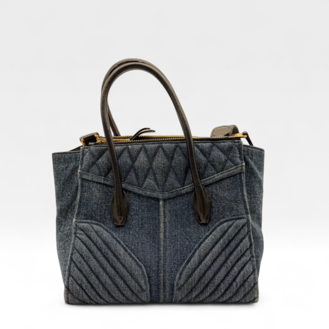 Miu Miu Handtasche Biker mit Umhängegurt aus Denimstoff blau