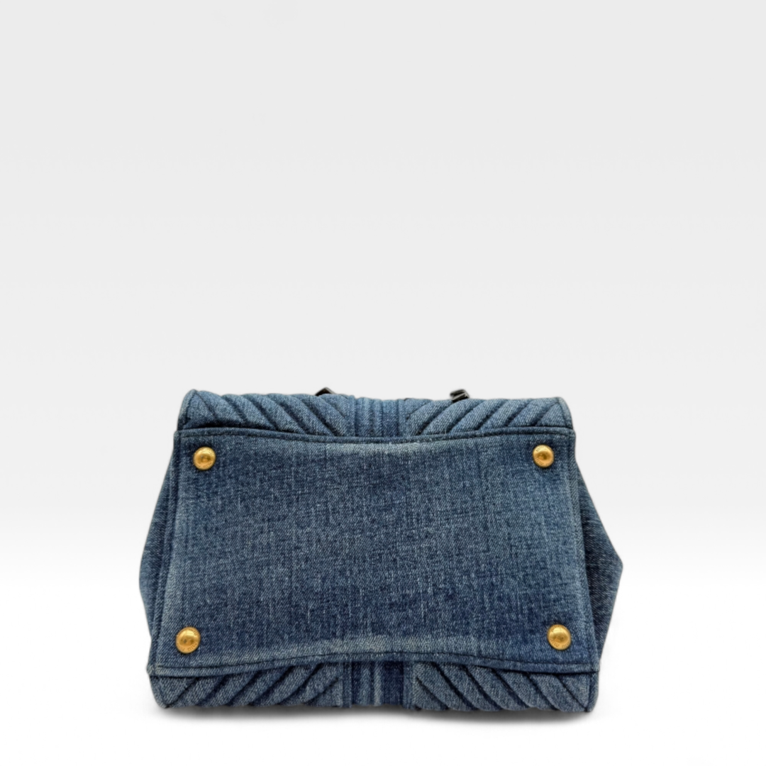 Miu Miu Handtasche Biker mit Umhängegurt aus Denimstoff blau